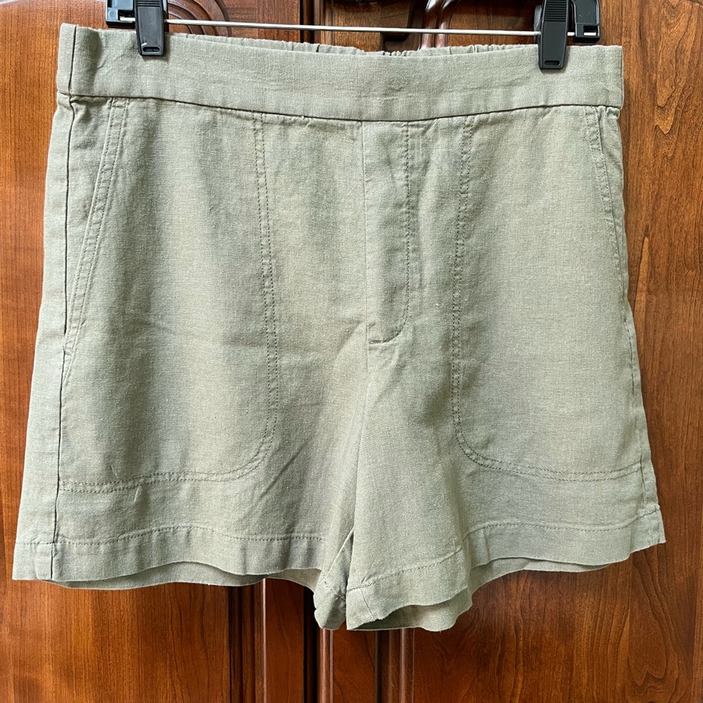 Banana Republic Factory Green Bermuda Shorts High-Waisted Relaxed Fit